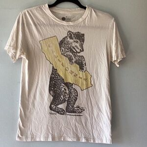 Really preloved graphic tee. California bear